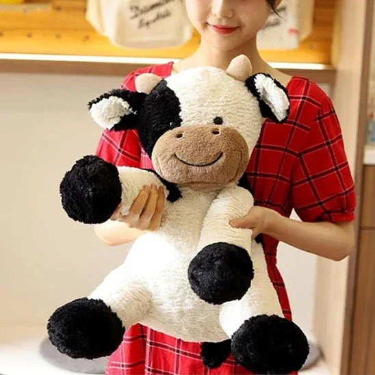 Peluche vache XXL de 50 cm dans les bras d'une jeune fille