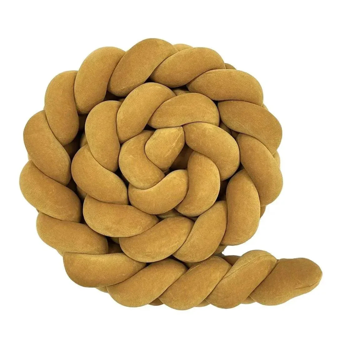 Tour de lit tressée moutarde, coussin bébé sécurisant en velours, accessoire chambre bébé.
