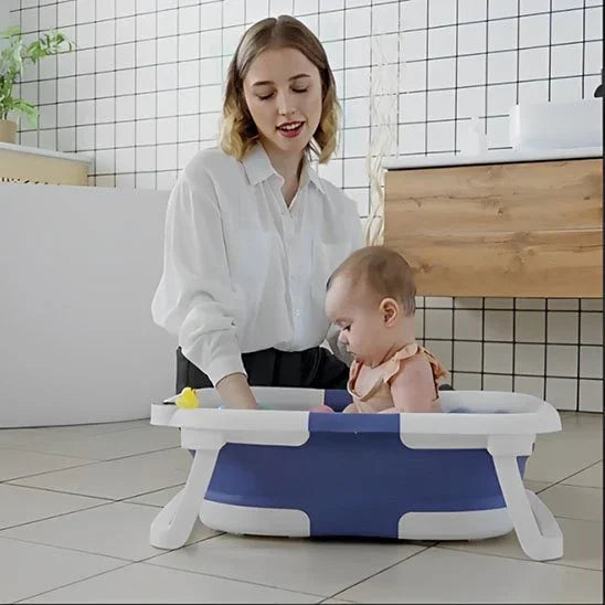 Baignoire bébé  avec maman a coté de ses enfants