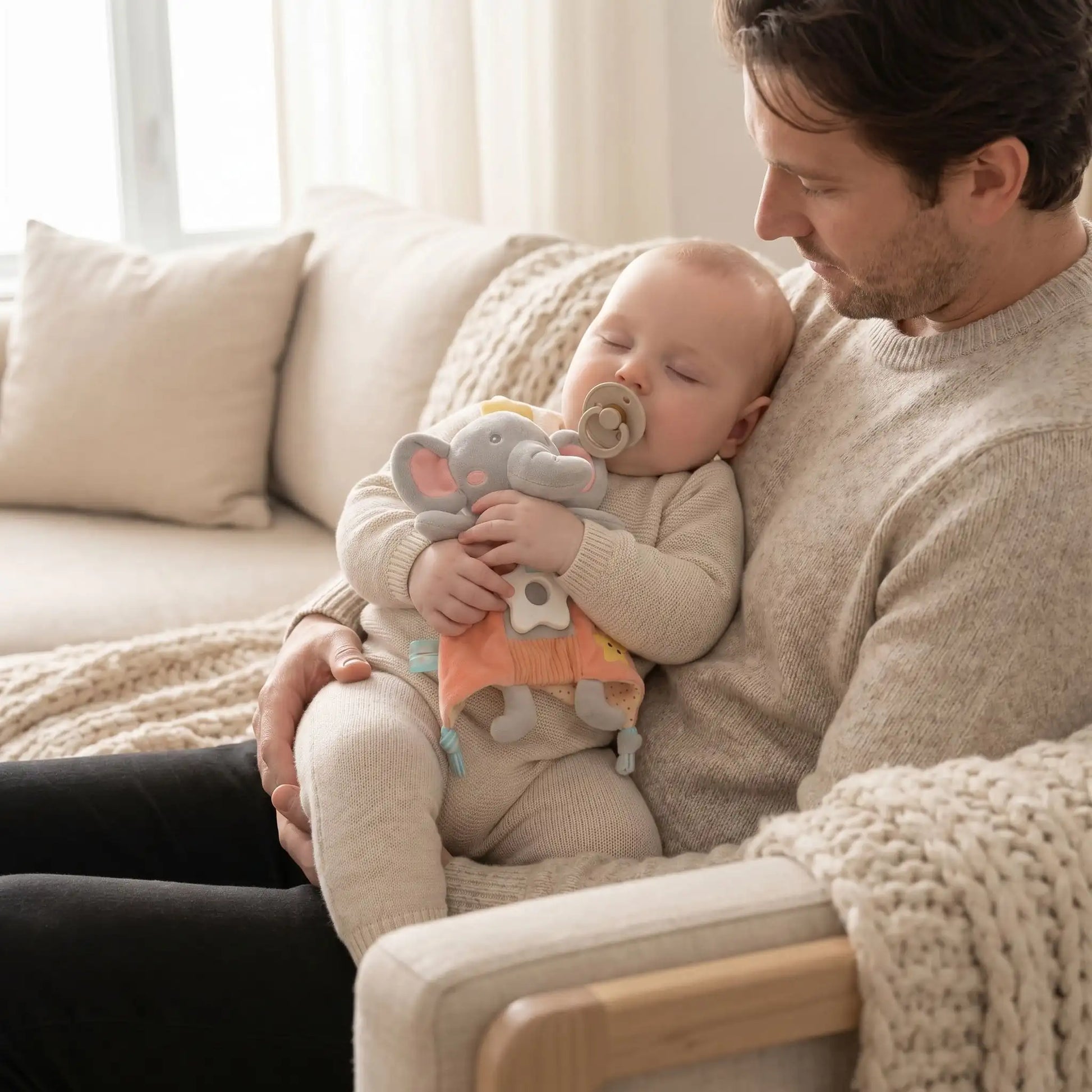 bebe-avec-papa-dodo-calin
