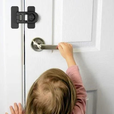 Bloque porte bebe  sur porte que bébé veut ouvrir