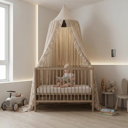 ciel de lit bébé beige qui rend la chambre épuré