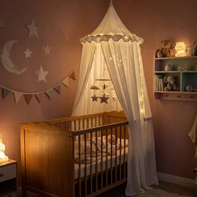 Ciel de lit  blanc avec veilleuse bébé allumée