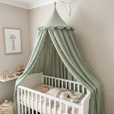 Ciel de lit vert déco chambre bébé