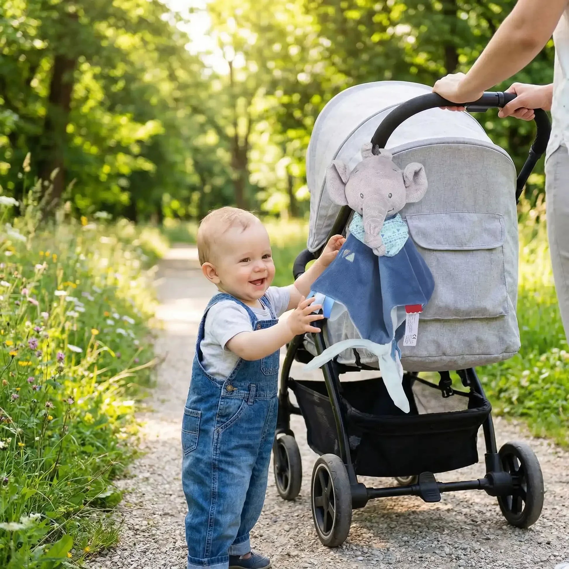 doudou-attache-poussette-promenade-bebe