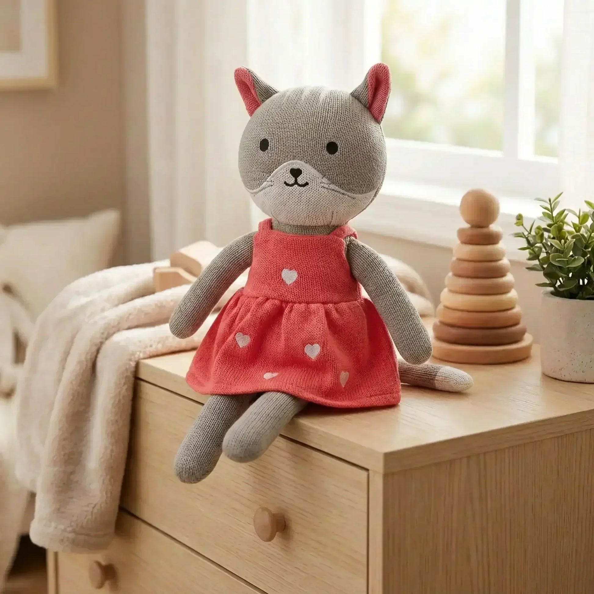 doudou-bebe-chat-robe-rouge