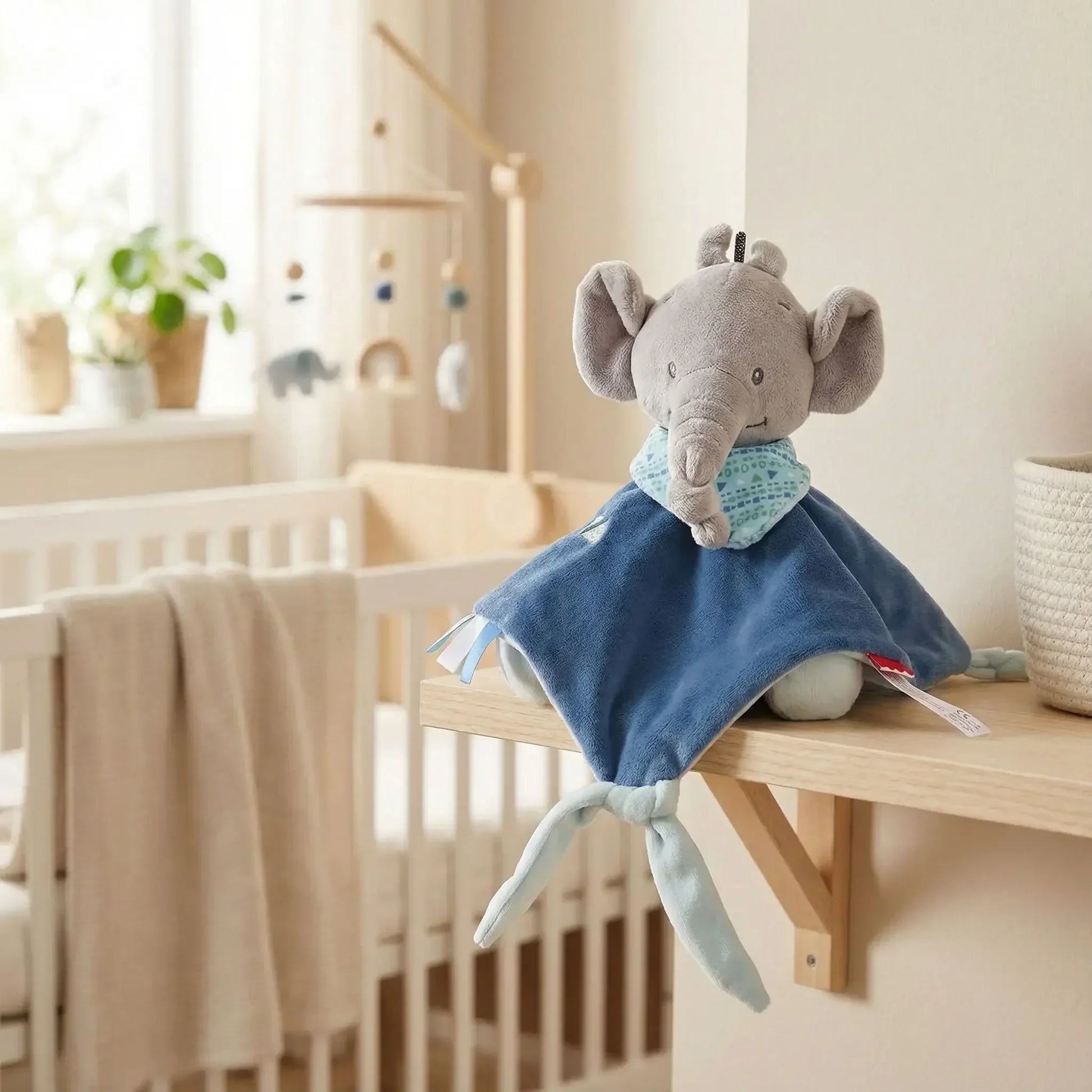 doudou-bebe-peluche-anneau-dention_bleu
