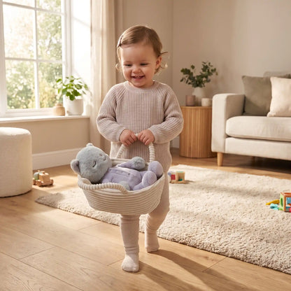 doudou chat dans panier avec bebe qui marche