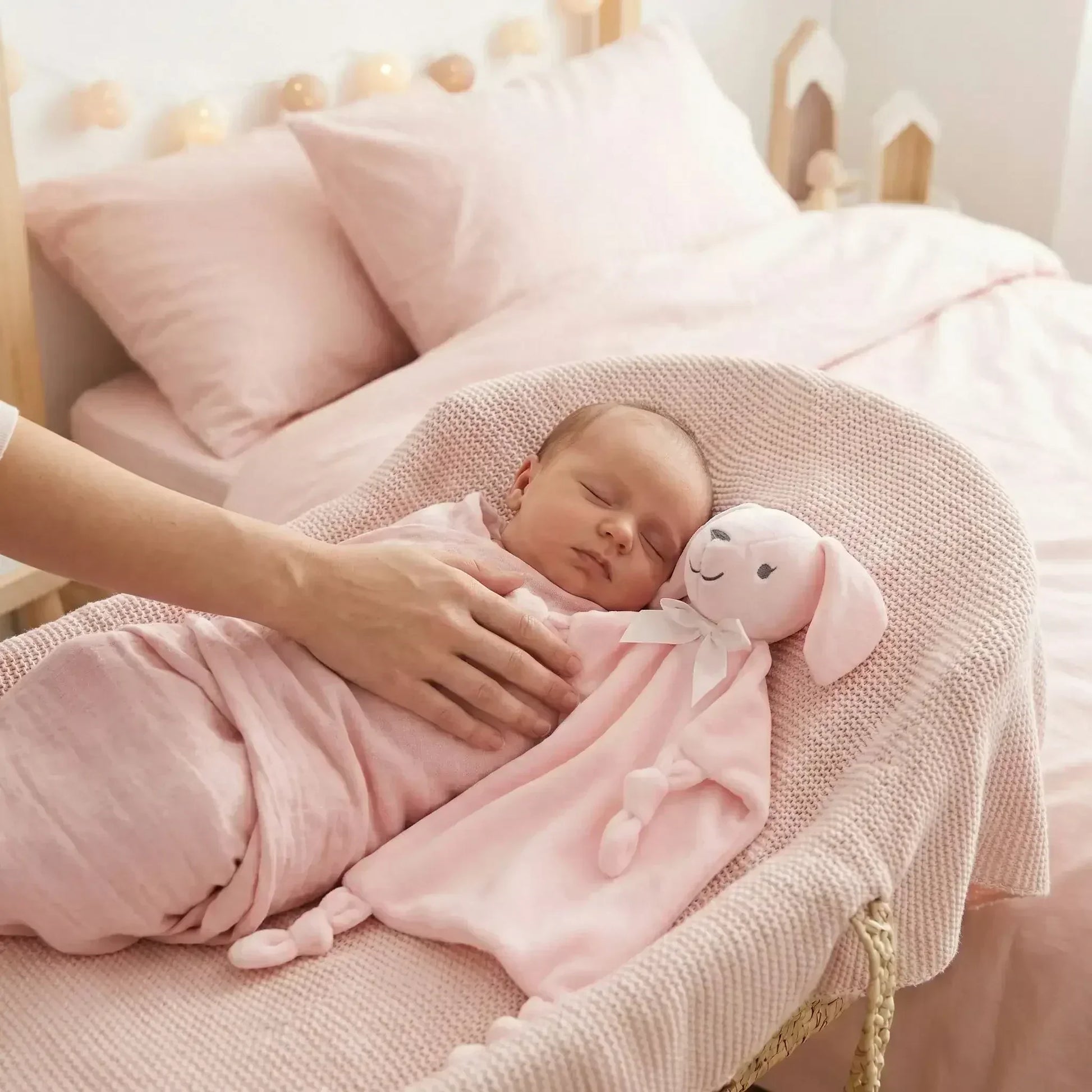 doudou-nourrisson-bebe-lapin-rassurant-plat