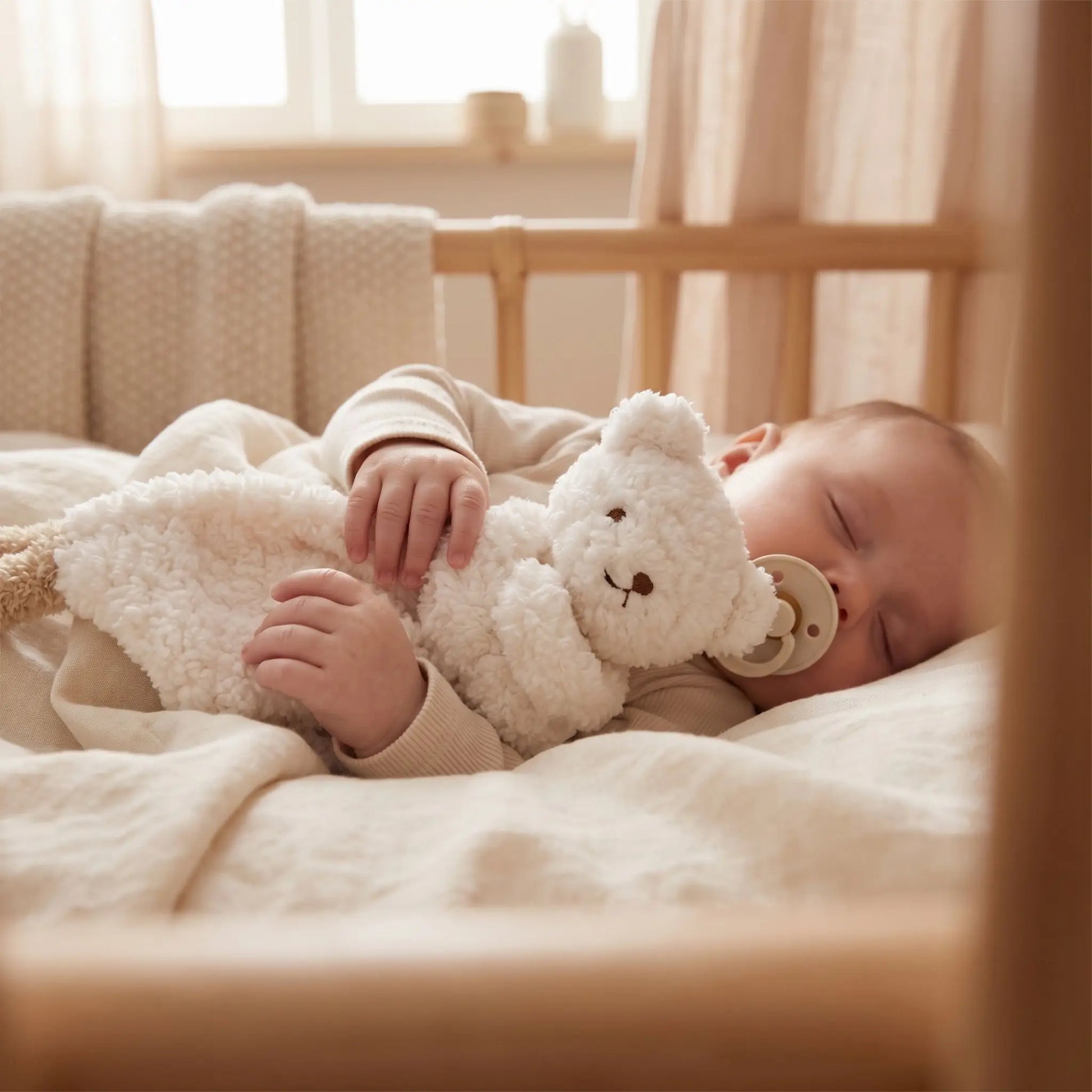 doudou-ourson-blanc-velours-odeur-maman