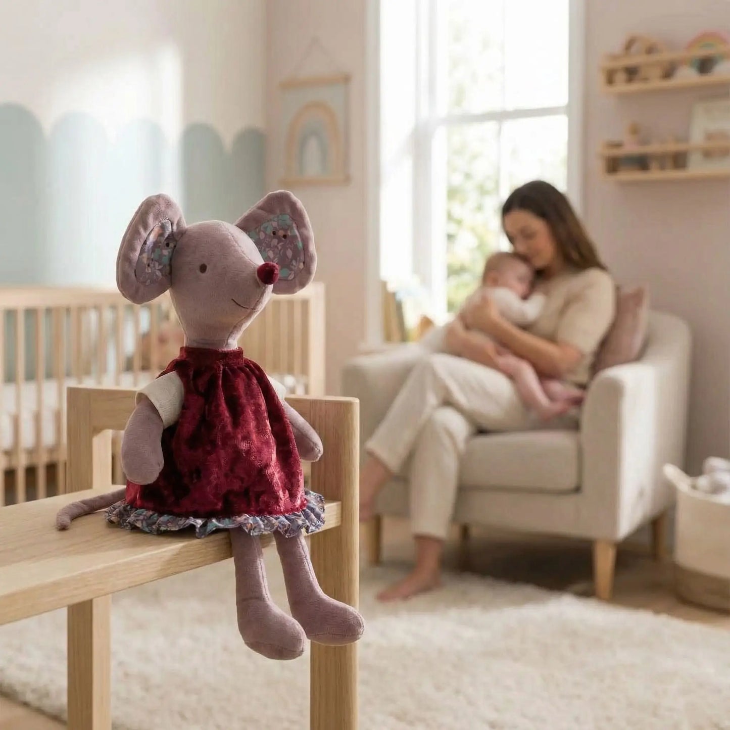 doudou-peluche-souris-maman-calin-bebe