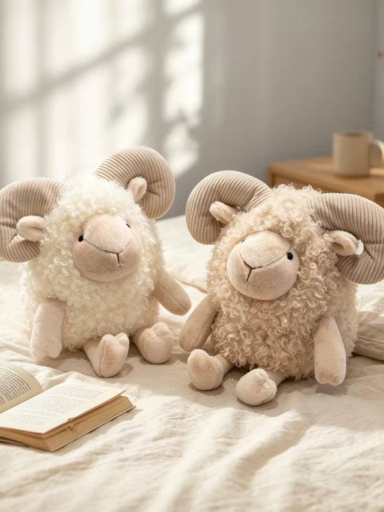 mouton peluche à corne