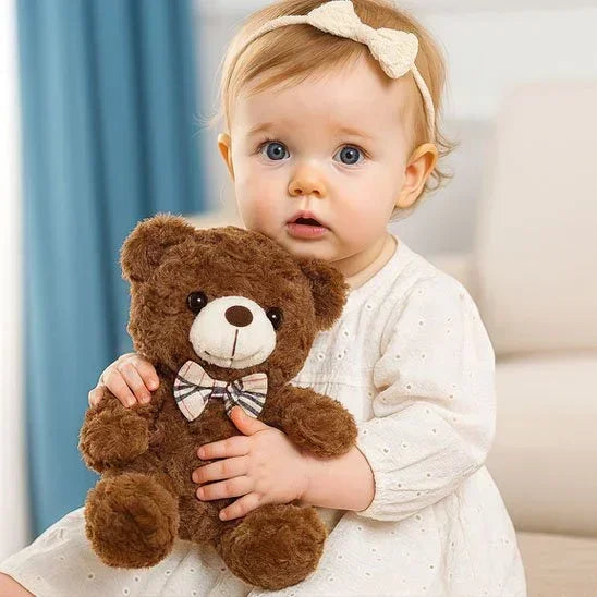 Ours en peluche brun avec une petite fille