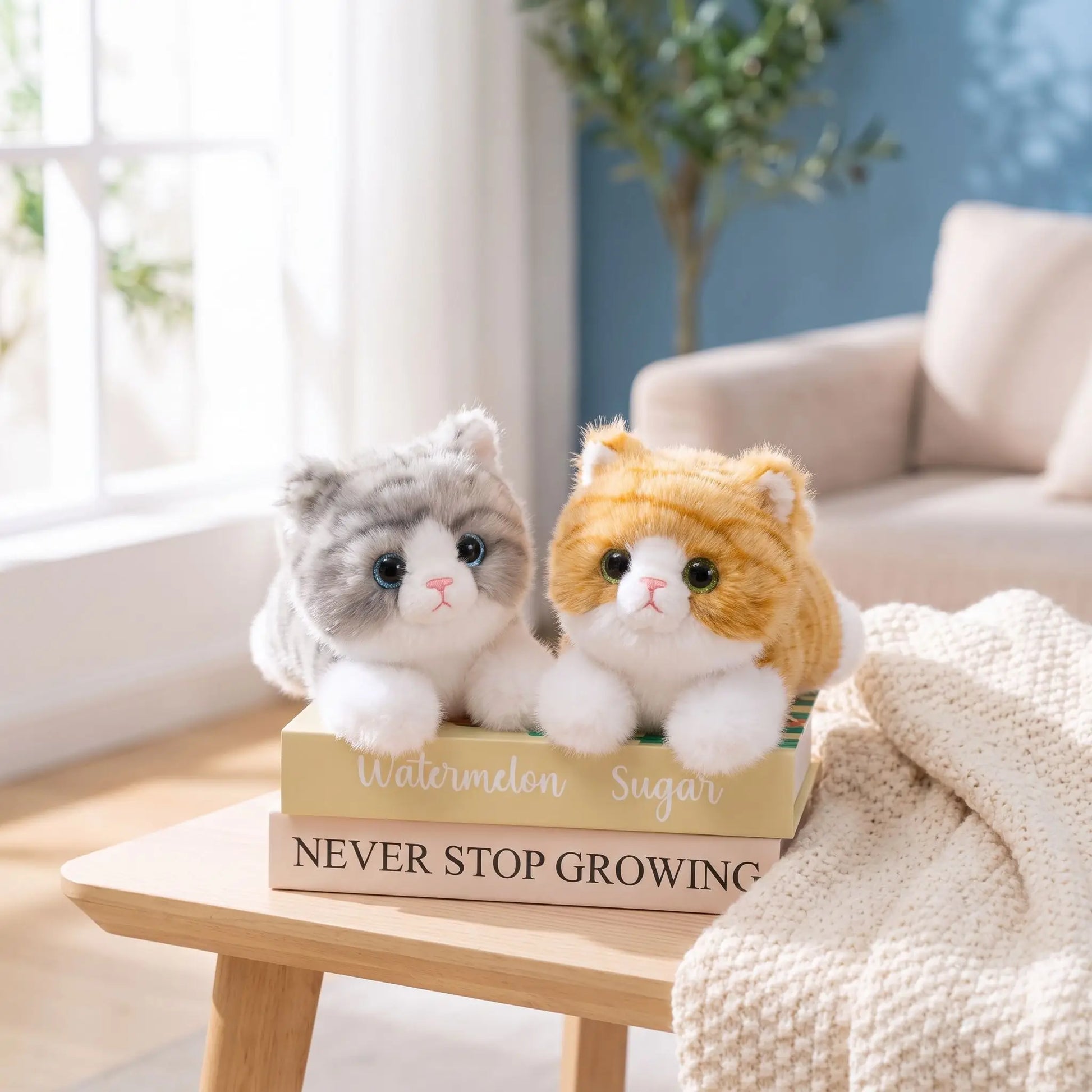 peluche chat gris beige adorable