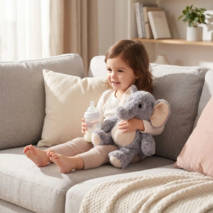 peluche-elephant-bleu-fille-petite-calin