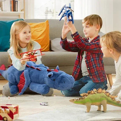 Peluche-enfant-qui-jouent-dragon