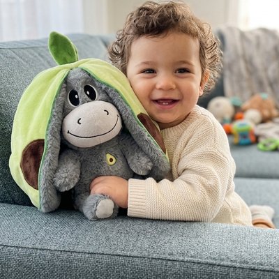 Peluche qui respire avec des oreilles avocats