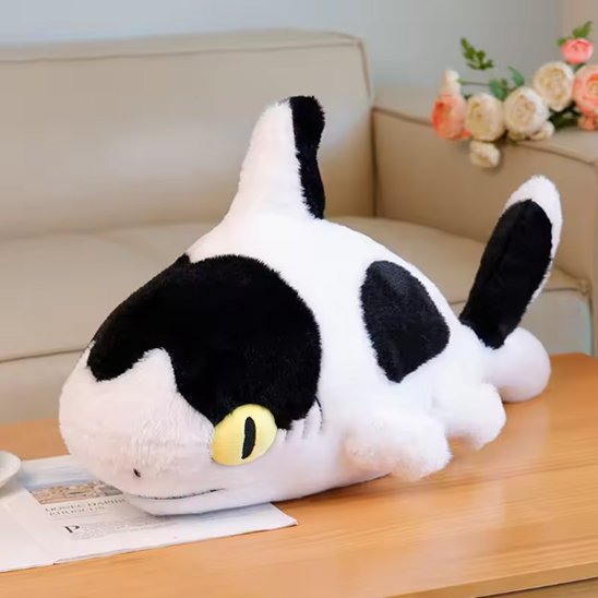Peluche requin 50 cm posé sur la table