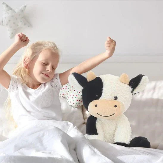 Peluche vache de 35 cm avec petit fille qui vient de se reveiller