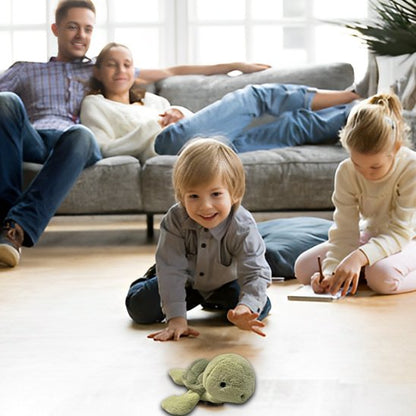 Tortue en peluche amusante avec les enfants