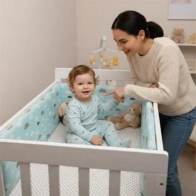 Tour de lit bébé avec maman à coté