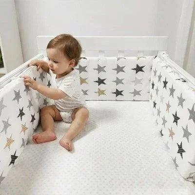 Tour de lit bébé dans lit assis