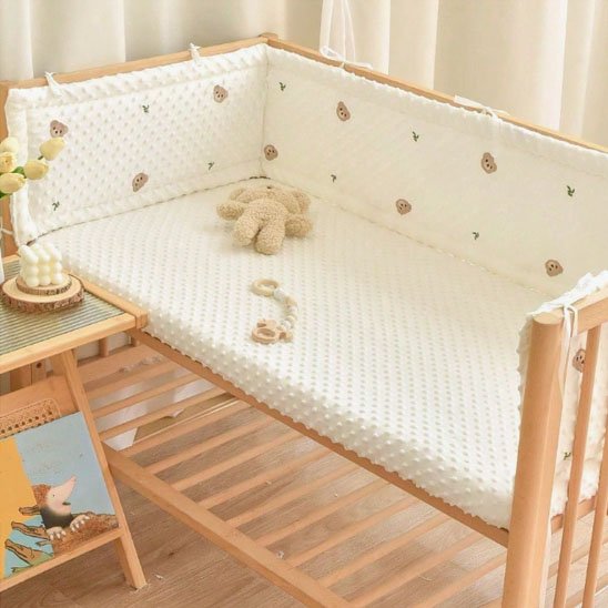 tour-lit-bébé-beige