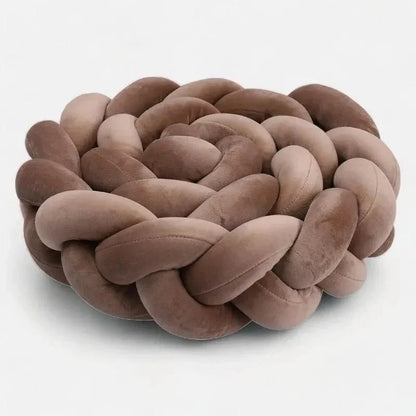 Tresse de lit marron en velours, rembourrée et douce, posée sur fond blanc.
